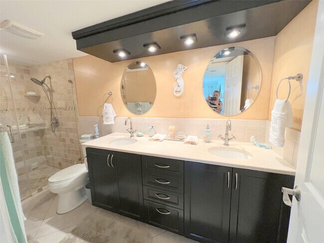 Building Photo - 3400 Galt Ocean Dr