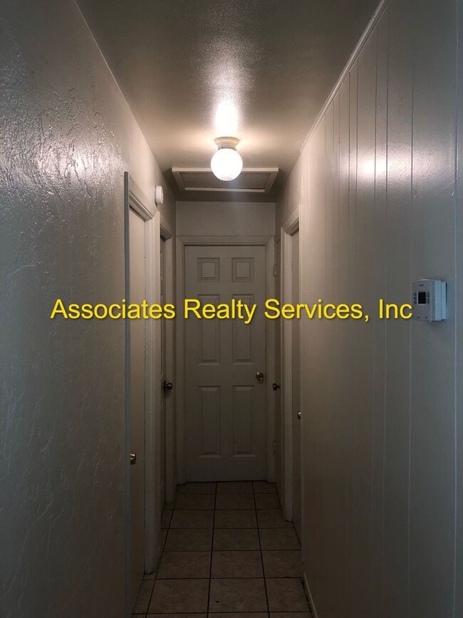 Building Photo - West Park Home