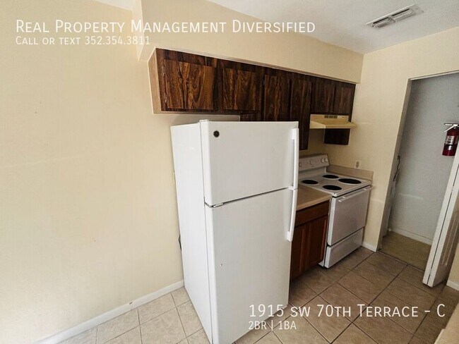 Building Photo - 1915 SW 70th Terrace