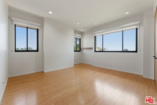 Building Photo - 2408 Venus Dr