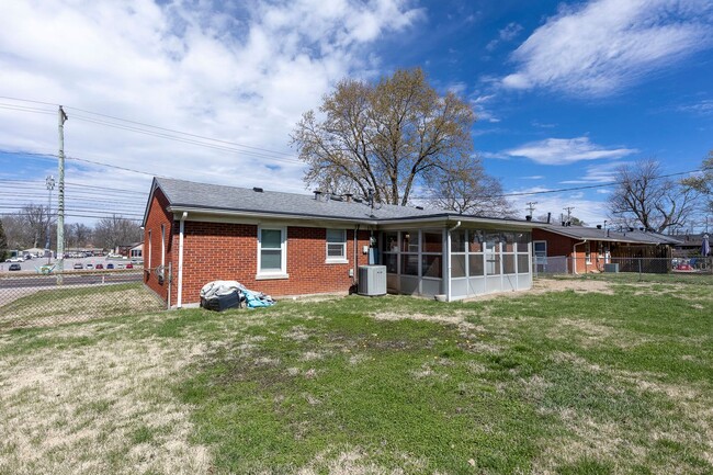 Building Photo - 8508 Westport Road (Briarwood/ East Louisv...