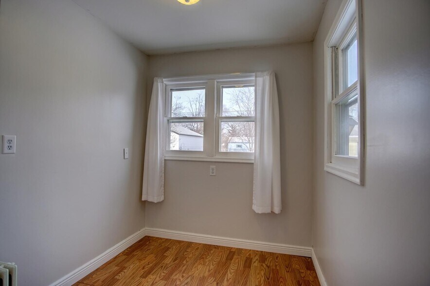 Building Photo - 1685 Taylor Ave W