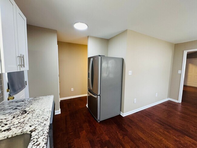 Building Photo - Short term lease available!