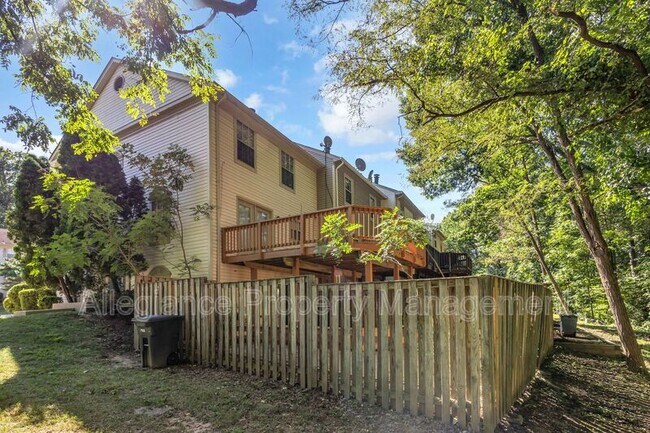 Building Photo - 5743 Burke Towne Ct
