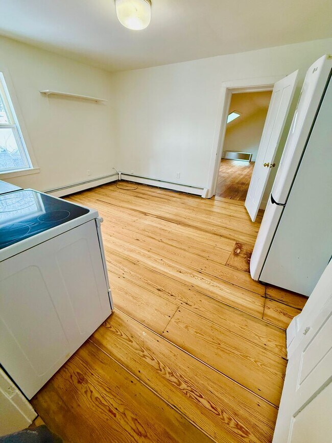 Building Photo - 14-16 Lincoln St