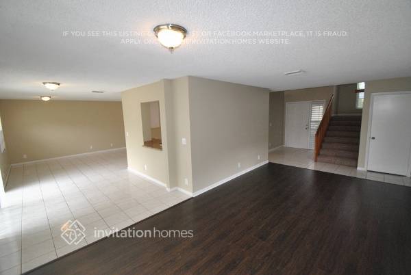 Building Photo - 10364 Sunstream Ln