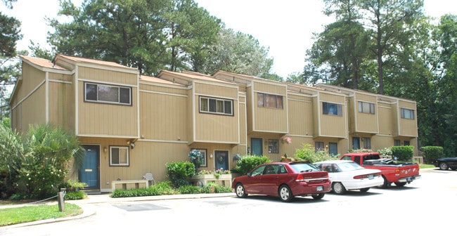 Building Photo - Lakewood Village Condominiums