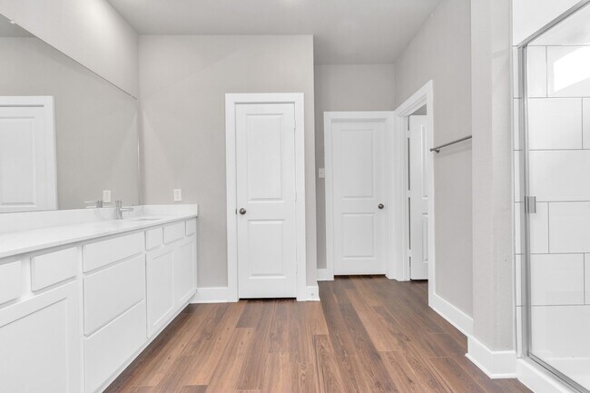 Building Photo - 10519 Moon Vly Ln