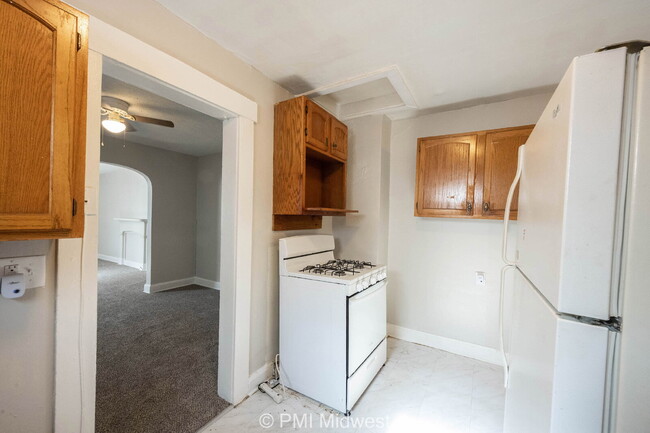 Building Photo - 1214 W 25th St