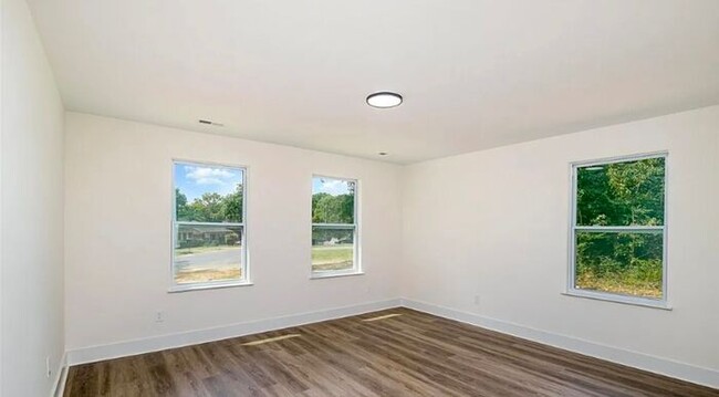 Building Photo - Charming BRAND NEW 3BR/2BA For Rent in Cha...