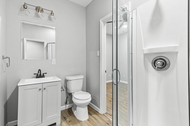 Building Photo - 221 N Bermuda St