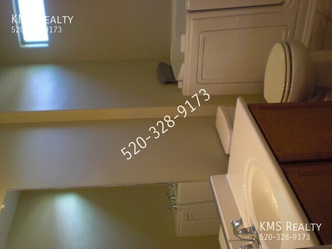 Building Photo - 14013 E Voss St