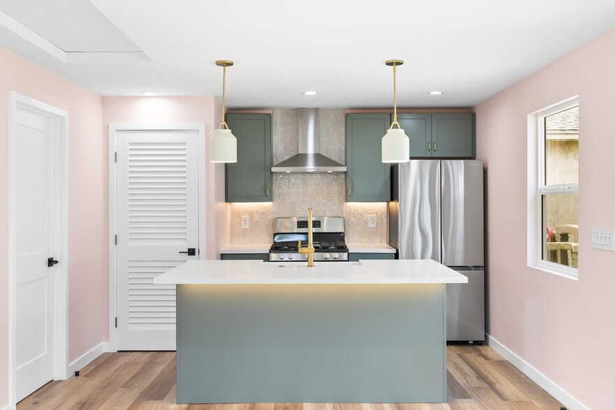 Building Photo - 4312 W 59th St