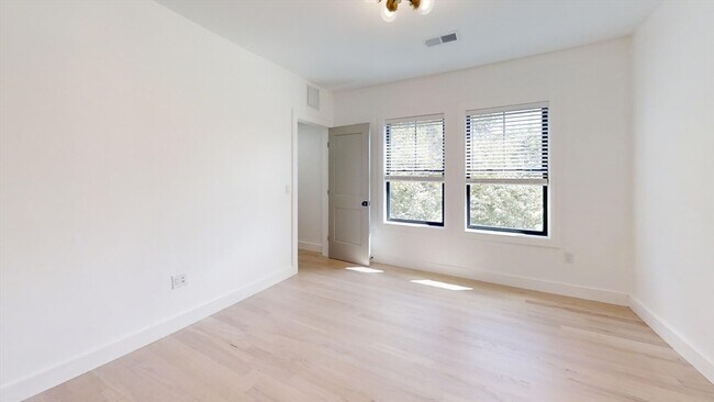 Building Photo - 52 Withington St