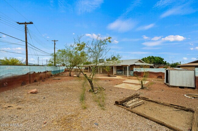 Building Photo - 13 E Desert Dr