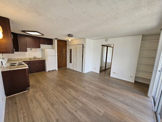 Building Photo - Window AC. Two parking Option