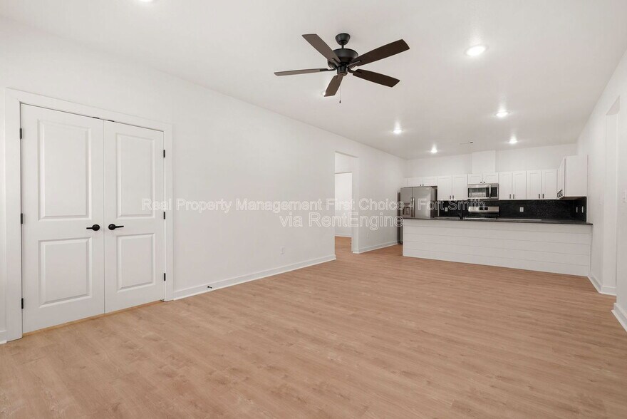 Building Photo - 8620 Cantera Dr