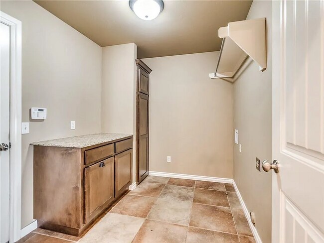 Building Photo - Gorgeous 3 bed, 2 bath home in NW OKC/Edmo...