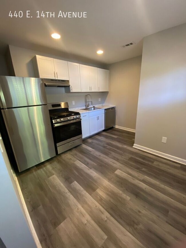 Building Photo - Newly Updated 2 Bedroom Available NOW!