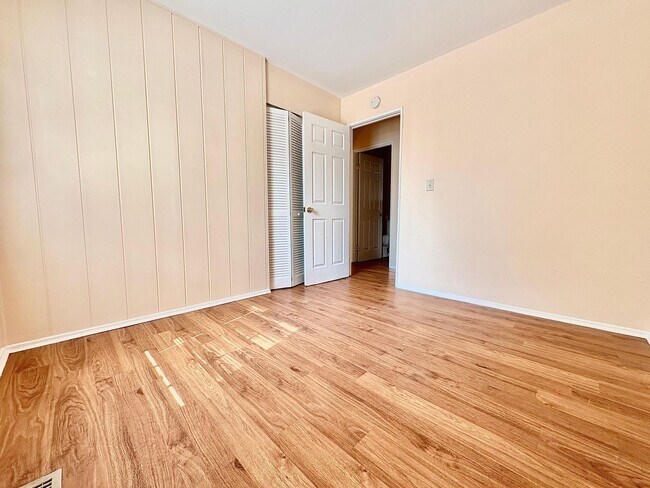 Building Photo - 1325 Browne Ln