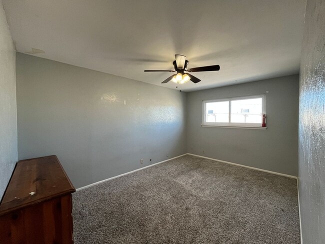 Building Photo - Southside Townhome!!