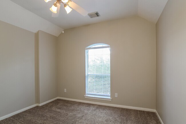 Building Photo - 20746 Oakhurst Trails Dr