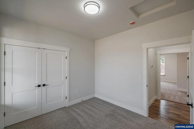 Building Photo - 4 Bedroom 2 Bath House