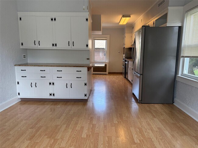 Building Photo - 1074 Hunter Ave