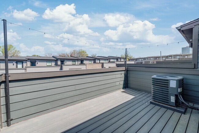 Building Photo - (Coming Soon) 3 Bedroom Townhome minutes from South End!