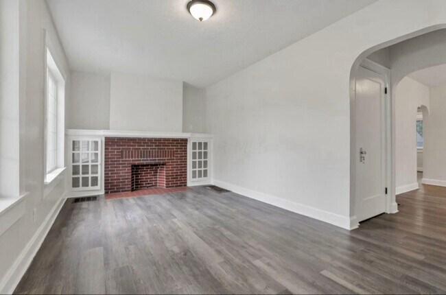 Building Photo - 1364 S Champion Ave