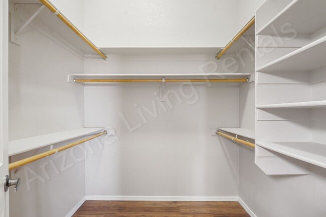 Building Photo - FURNISHED AVAILABLE APRIL 20th - SEPTEMBER 30th, 2026