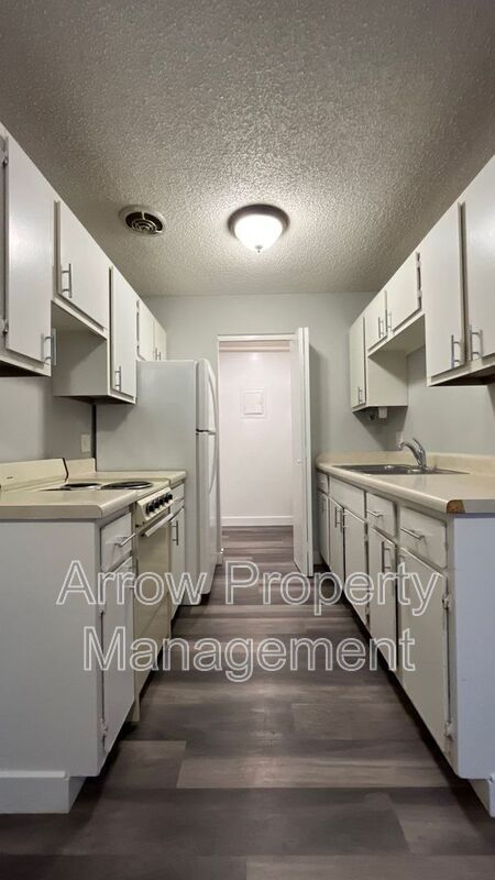 Building Photo - 11141 N 137th St