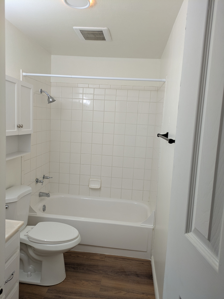 Bathroom - 1260 York St