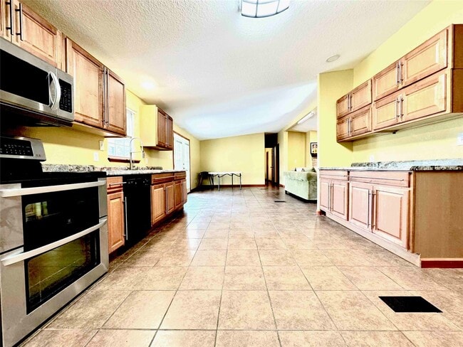 Building Photo - 6215 Hwy 35 Bypass