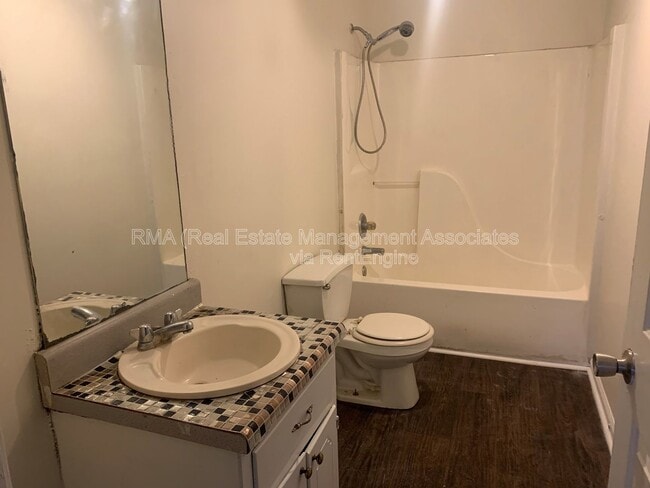 Building Photo - 819 E Solomon St