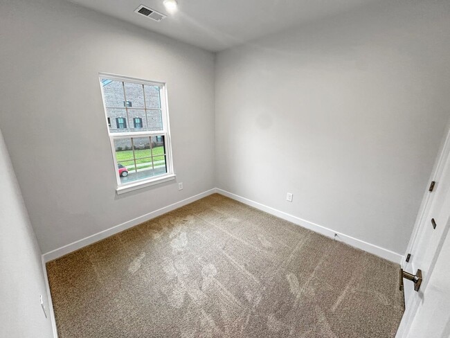 Building Photo - Spacious 3-Bedroom Townhome with Finished Basement in Midlothian