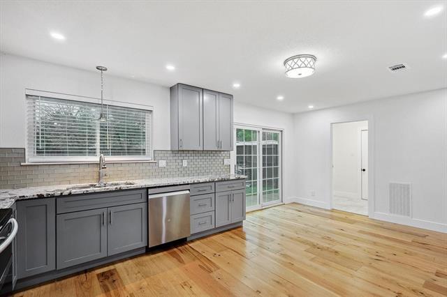 Building Photo - 402 Creekmeadow Ln