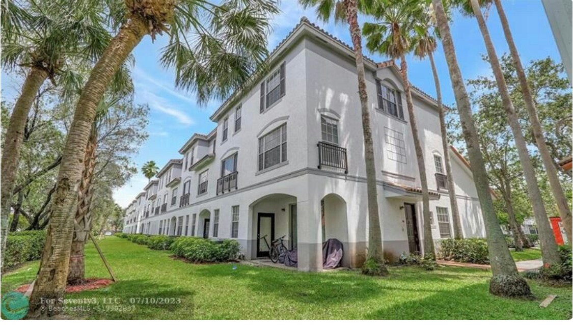 Bright window lighting throughout - 705 SW 148th Ave