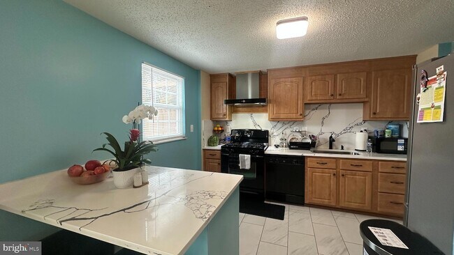 Building Photo - 8111 Brown Ct