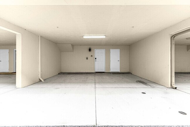 Building Photo - 14545 Damai Ln