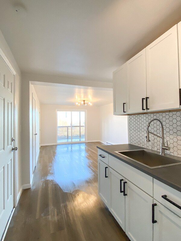 Building Photo - 139-141-141 E Sycamore St