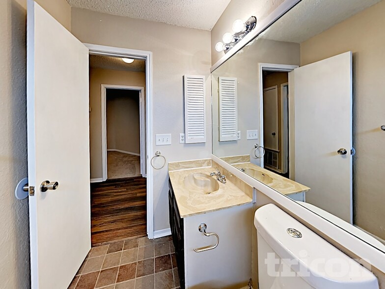 Building Photo - 6839 Raintree Forest