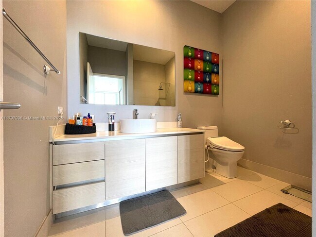 Building Photo - 2600 E Hallandale Beach Blvd