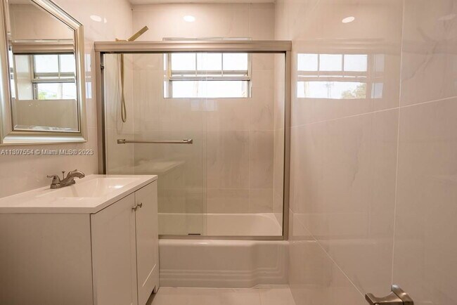 Building Photo - Hope Street, Hollywood, FL 33024 - 4 BR 2 ...