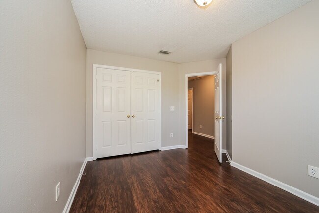 Building Photo - 1557 E 30th St