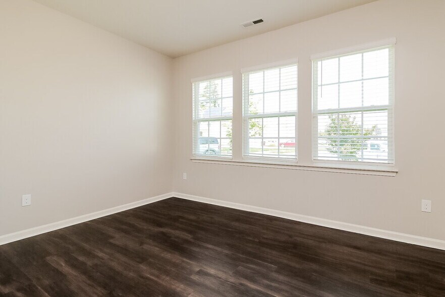 Building Photo - 238 S Great White Way