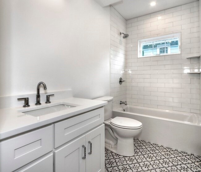 Building Photo - 60 Johnswood Rd