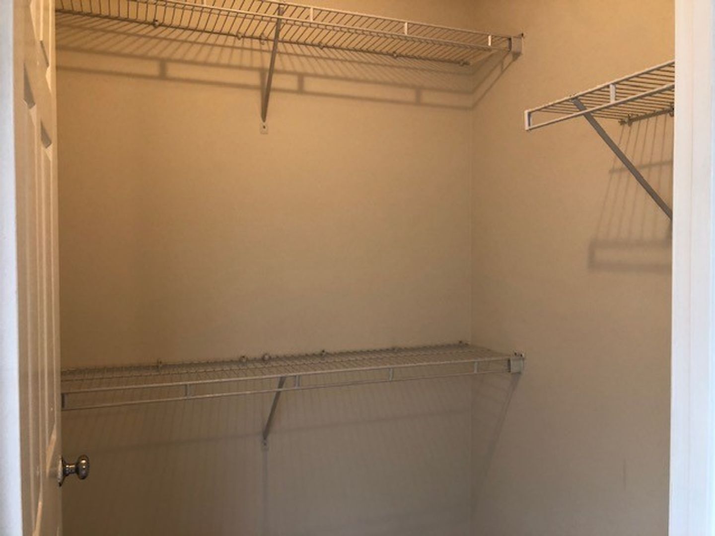 Building Photo - Southern Edge Condo - Close to Campus