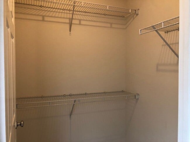 Building Photo - Southern Edge Condo - Close to Campus