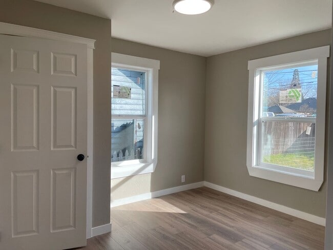 Building Photo - Newly Remodeled 2 Bedroom 1 Bathroom Home***A MUST SEE HOME***